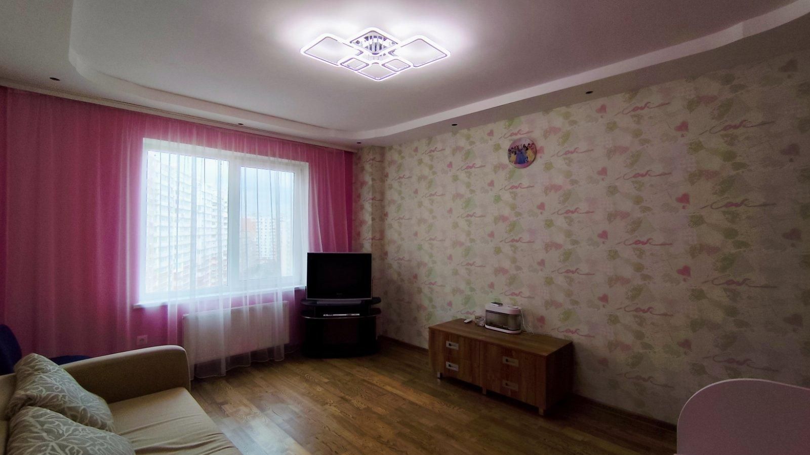 Продам 2 ком. с ремонтом и кладовкой на этаже в ЖК Радужный(114-564)