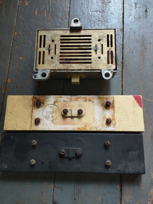 Регулятор напряжения комбайна ДОН-1500