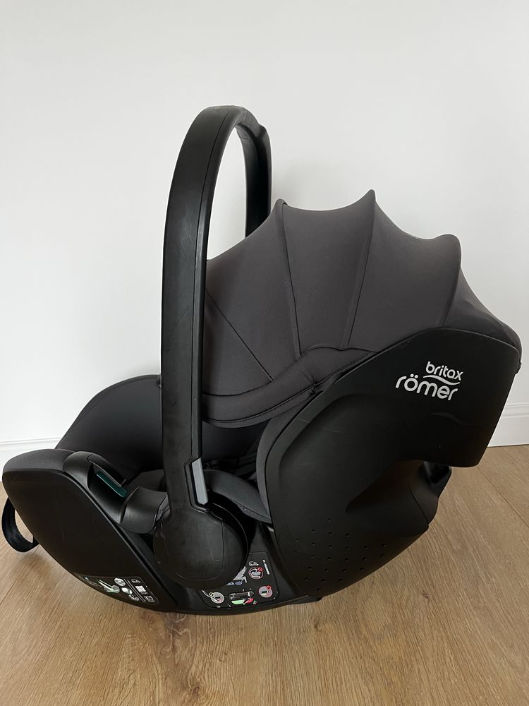 Fotelik z bazą Britax Romer Baby Safe Pro