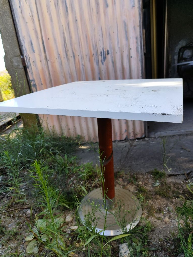 Lote de cadeiras com mesas