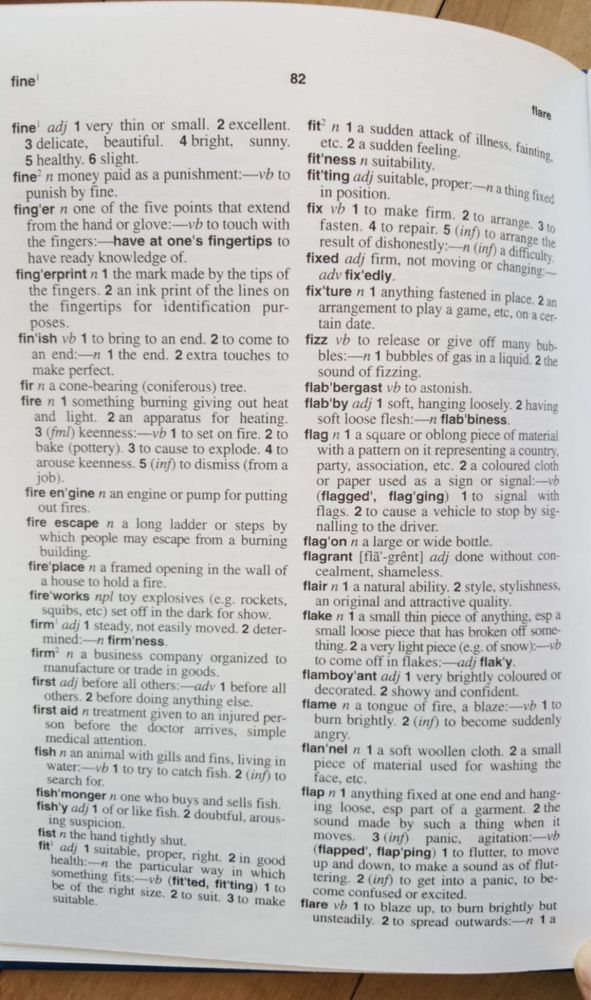 The Essential Large Print English Dictionary [eng]