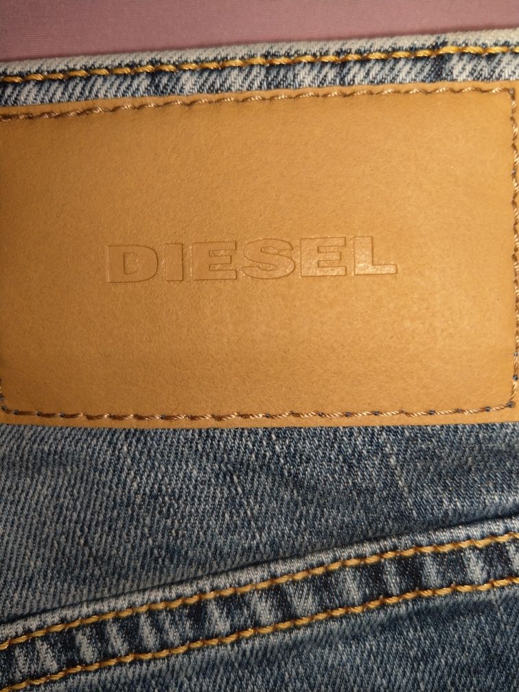 Spodnie męskie Diesel.