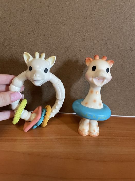 Іграшка прорізувач жирафа Vulli