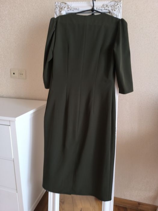 Продам зелену сукню та сережки до неї