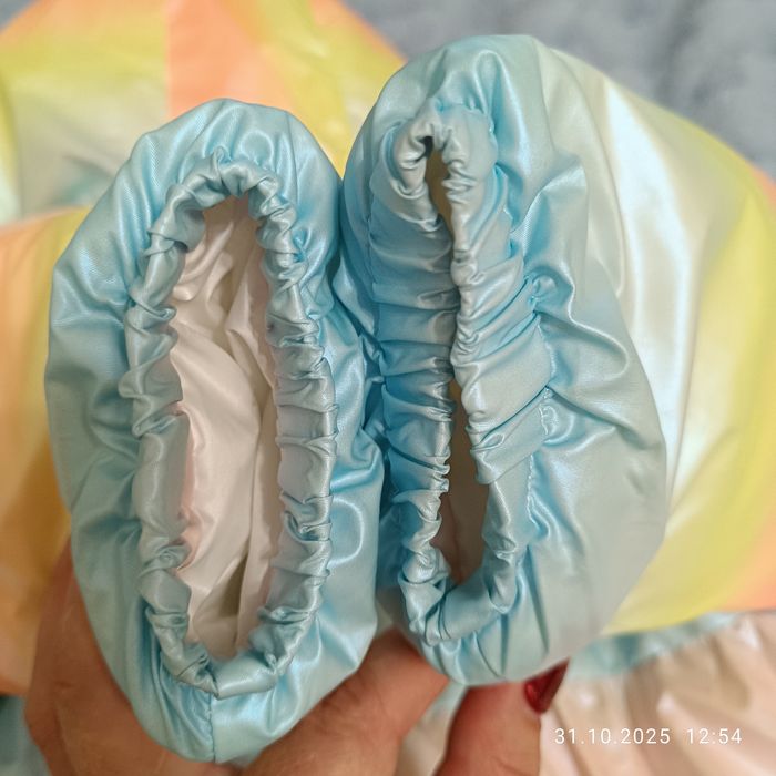 Продам курточку на дівчинку розмір 90