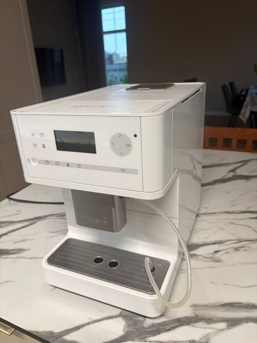 Кавомашина Miele CM 6150