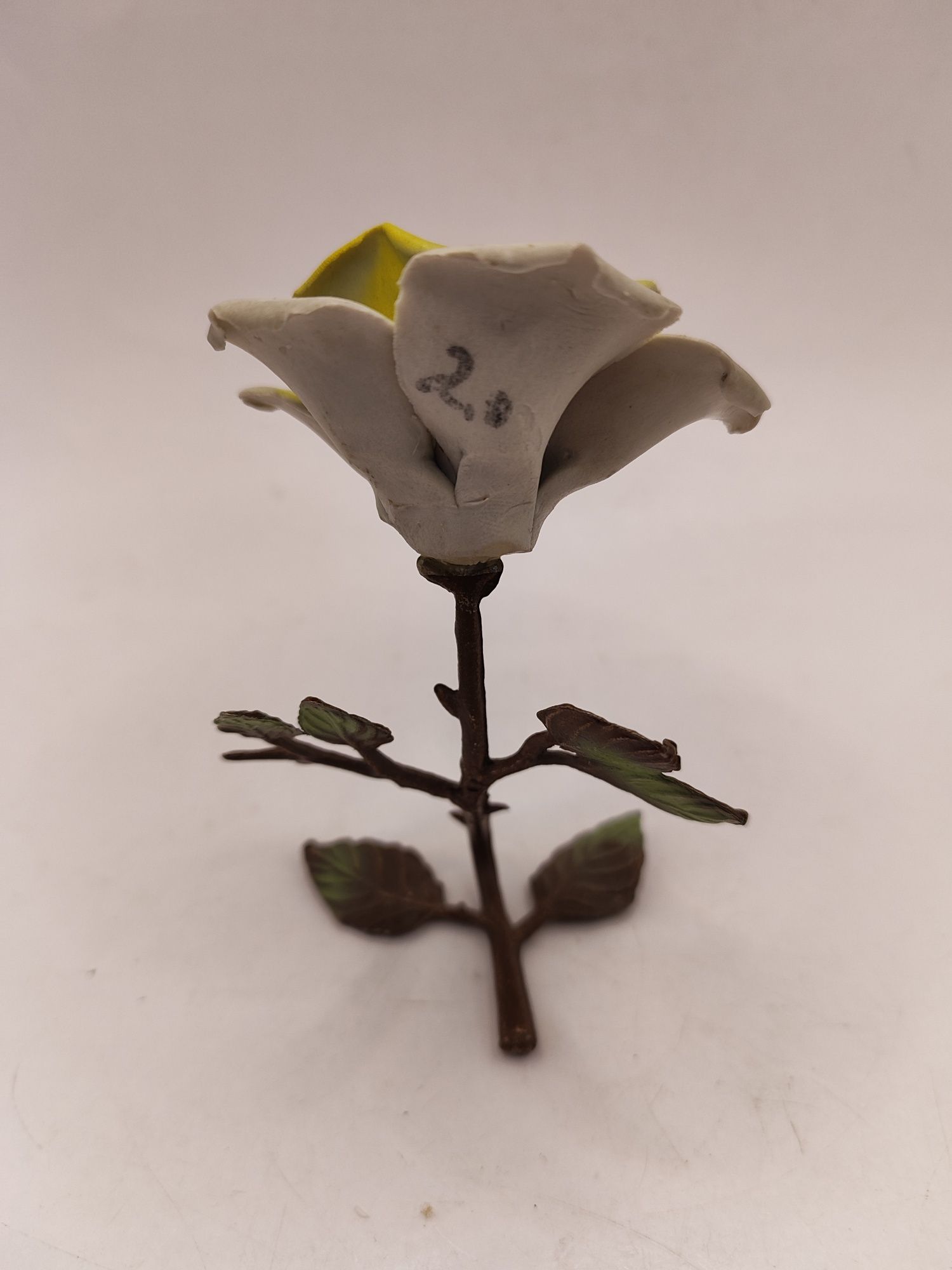 Róża kwiat Capodimonte metal porcelana piękna dekoracja