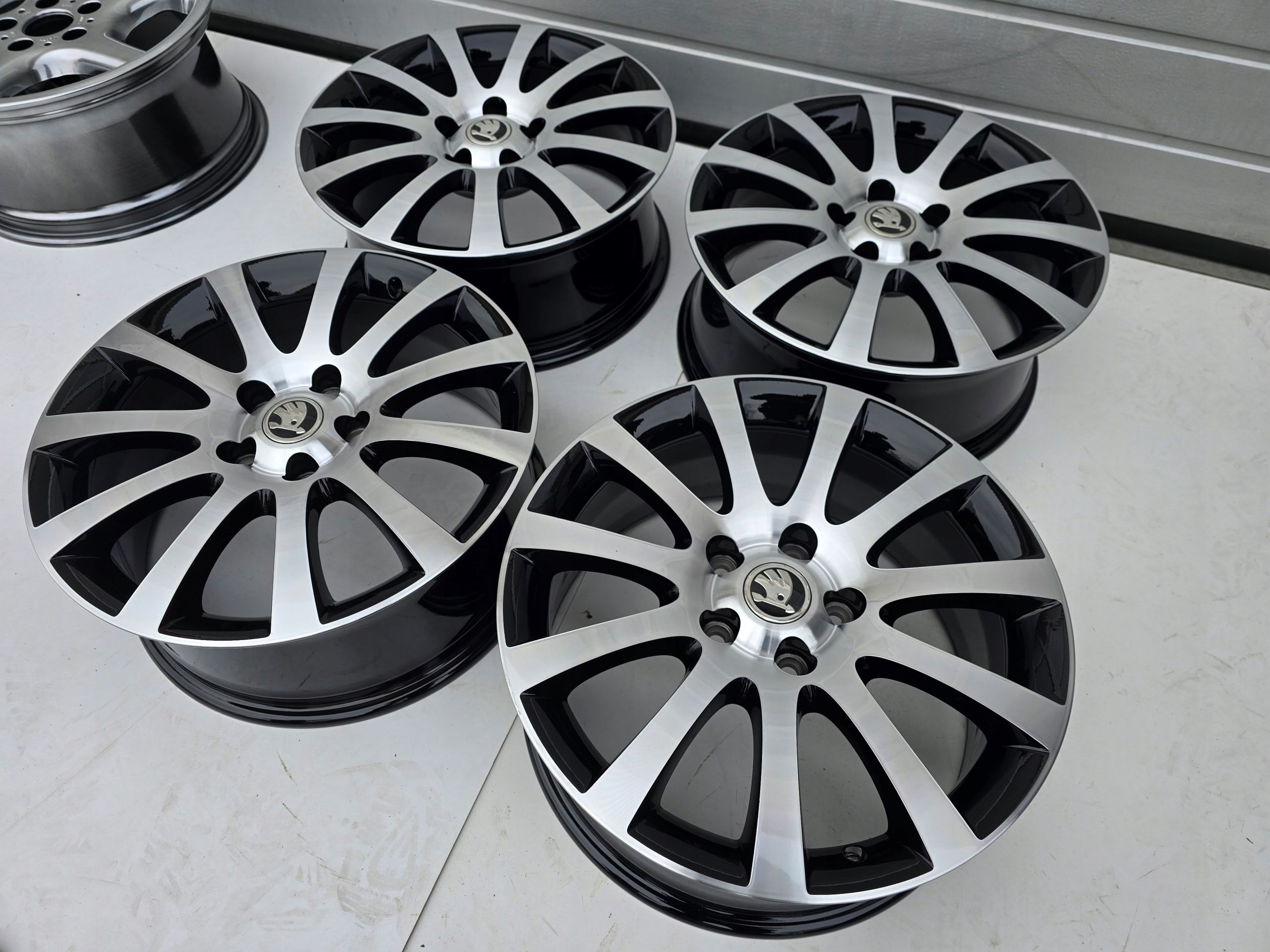 Skoda Superb ii Octavia ii Iii iv Yeti Karoq 5x112 17'' ET45 4X