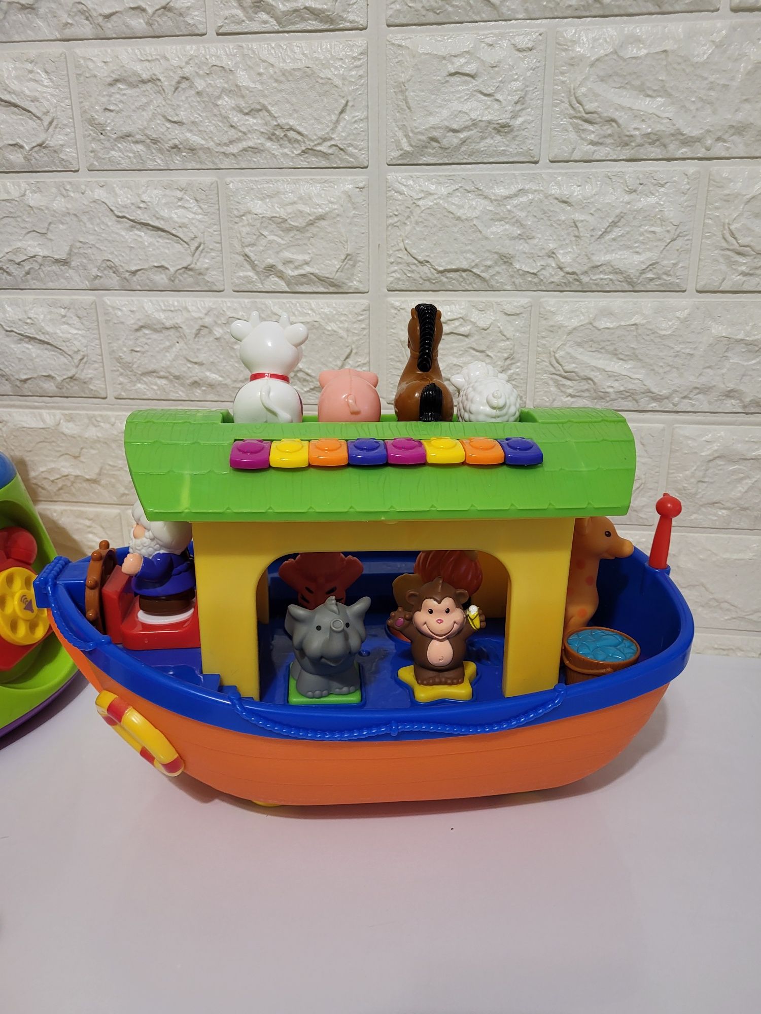 Дитячі іграшки: Ноїв ковчег,  ігровий центр, каталка-сортер черепаха