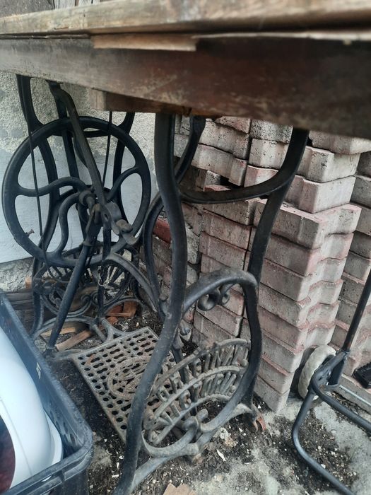 Maszyna do szycia Singera zabytkowa uszkodzona