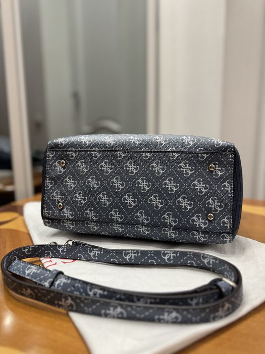 Оригінальна сумка Guess