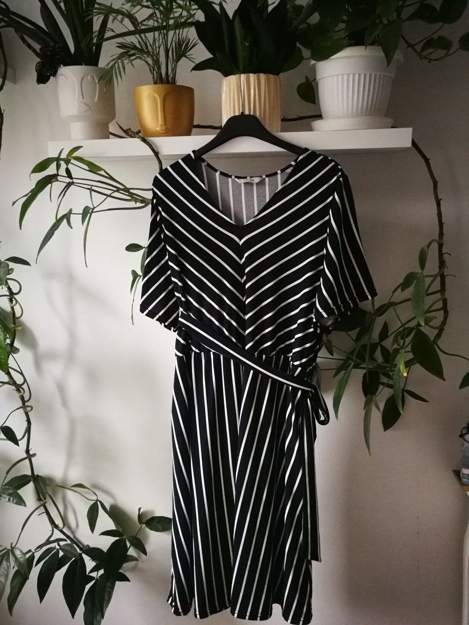 Sukienka wyszczup Plus Size Idealna na duży biust w paski tchibo