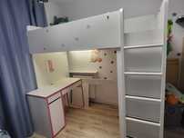 Łóżko smastad Ikea piętrowe z szafa + biurko (za darmo)