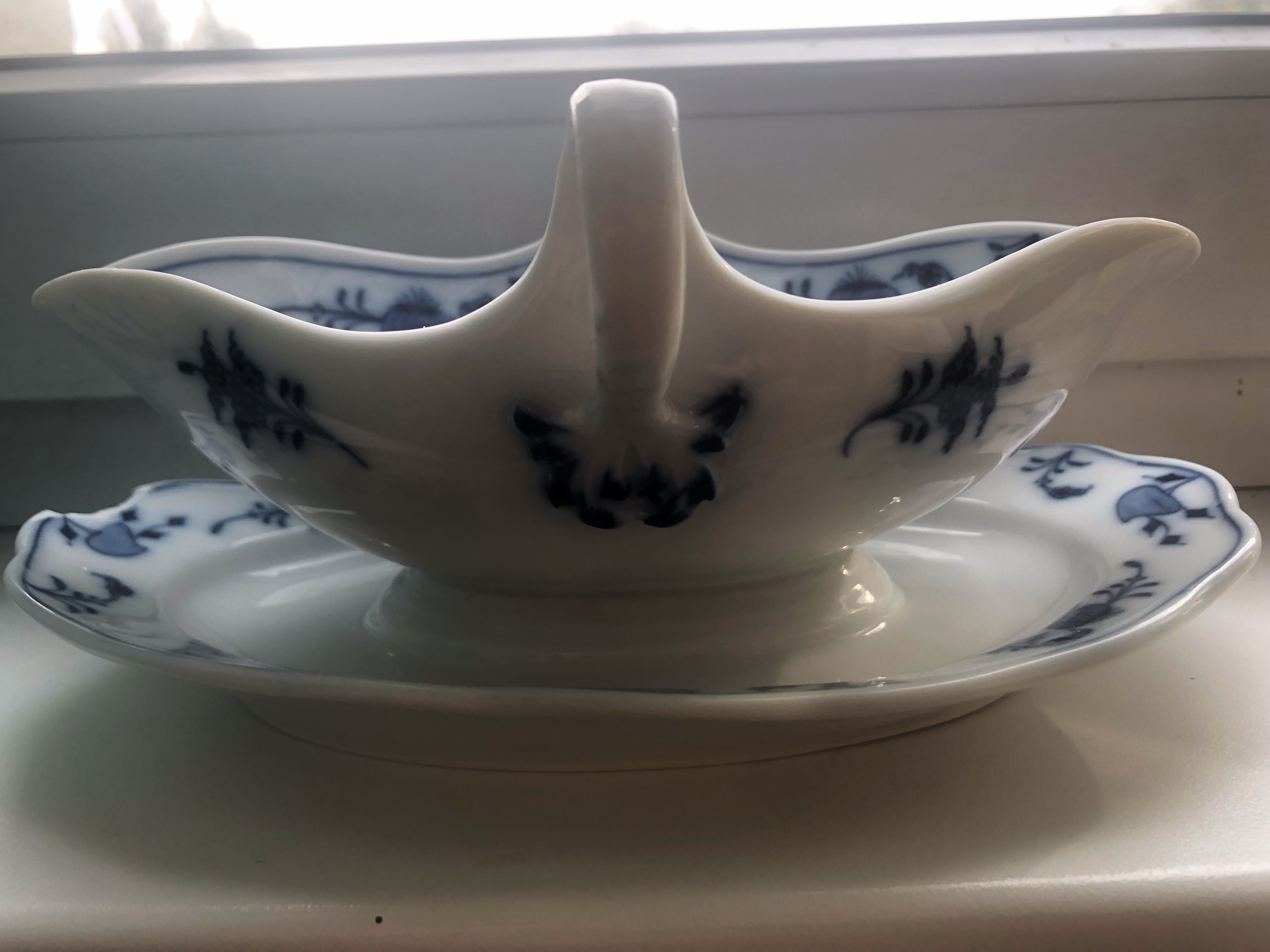 Sosjerka z podstawą porcelana Miśnia Meissen wzór cebulowy.