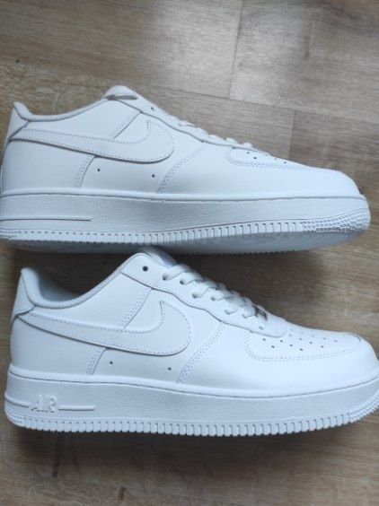 Nowe białe buty sportowe r. 45