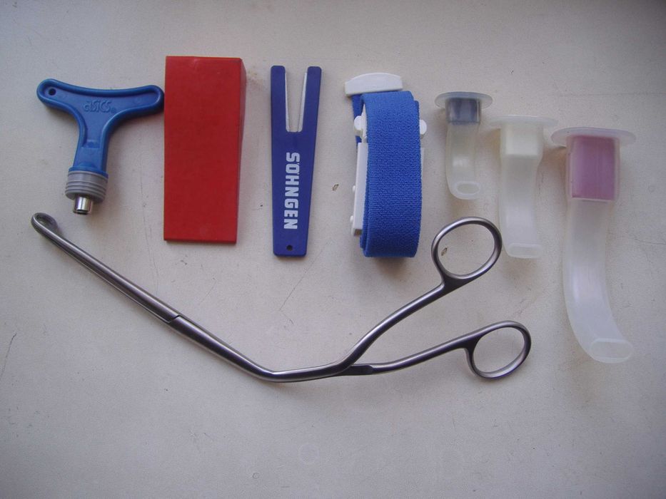 Мешок АМБУ с маской (механический отсос) воздуховод кислород Германия