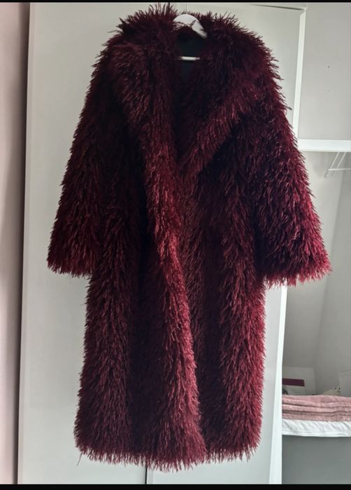 Futro z lamy . Lama bordo .