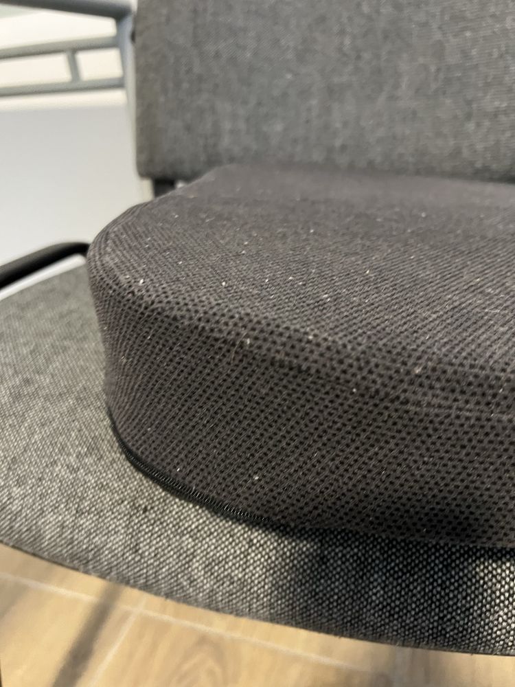 Ergonomiczna  , wysokiej jakości skandynawskiej produkcji , poduszka .