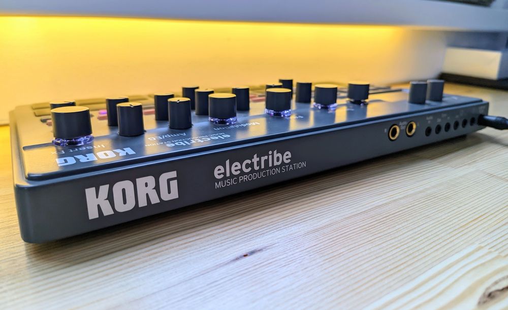 Groovebox Korg Electribe 2 Hacktribe sampler syntezator