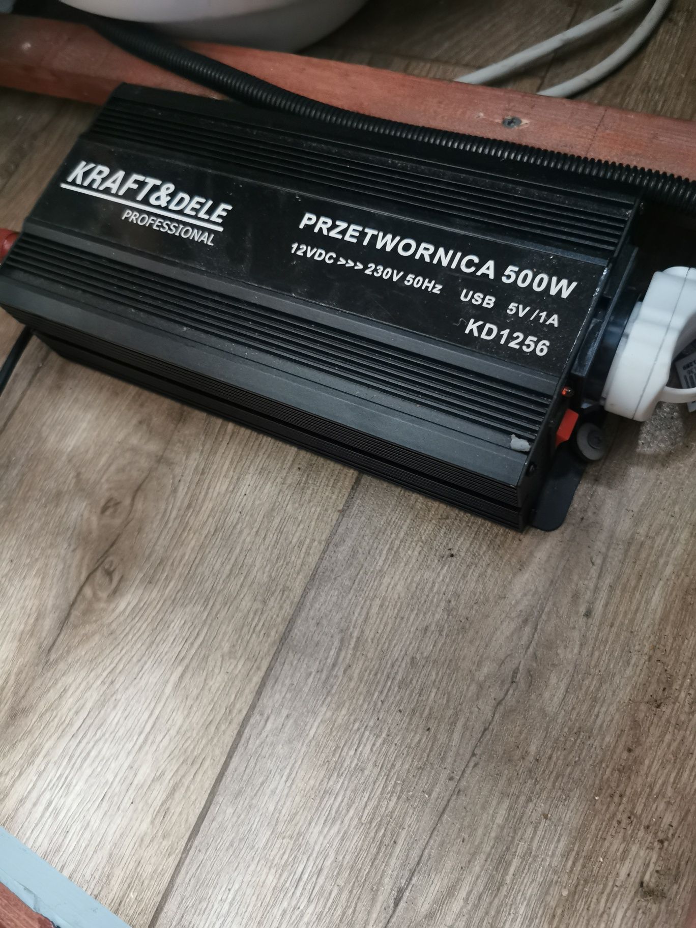 Przetwornica 12v na 230v KRAFT&DELE kamper, przyczepa