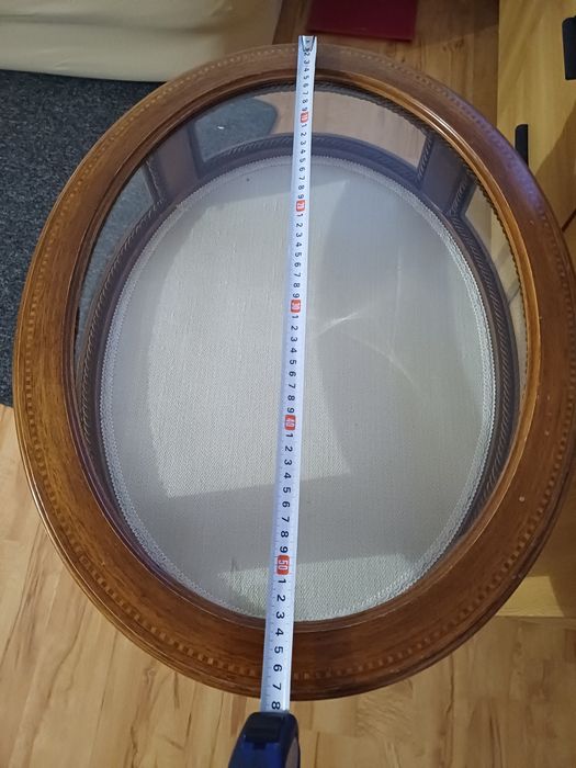 Stolik/ szafka z drewna z ozdobnymi elementami