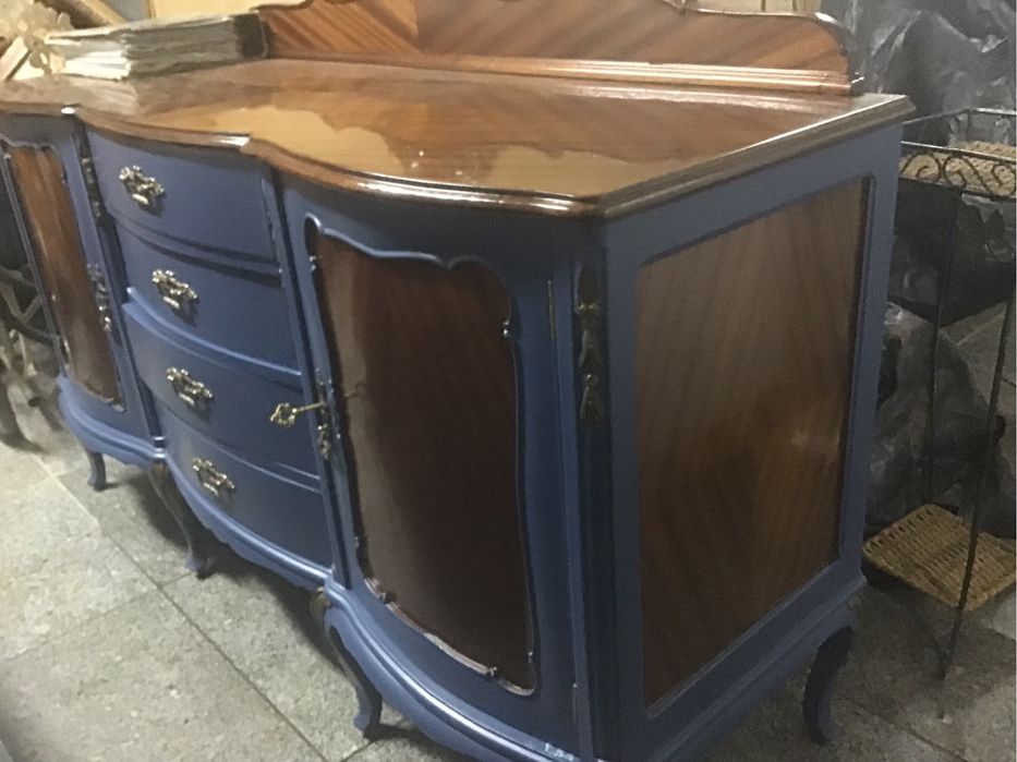 Vitrina muito antiga e linda e varios