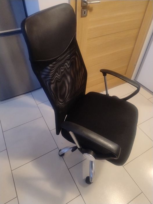 Fotel biurowy czarny