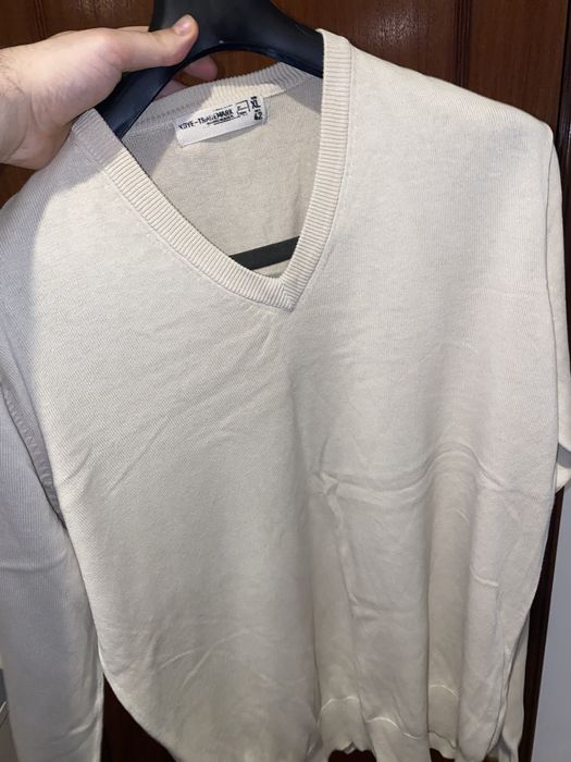 Camisola de gola em bico