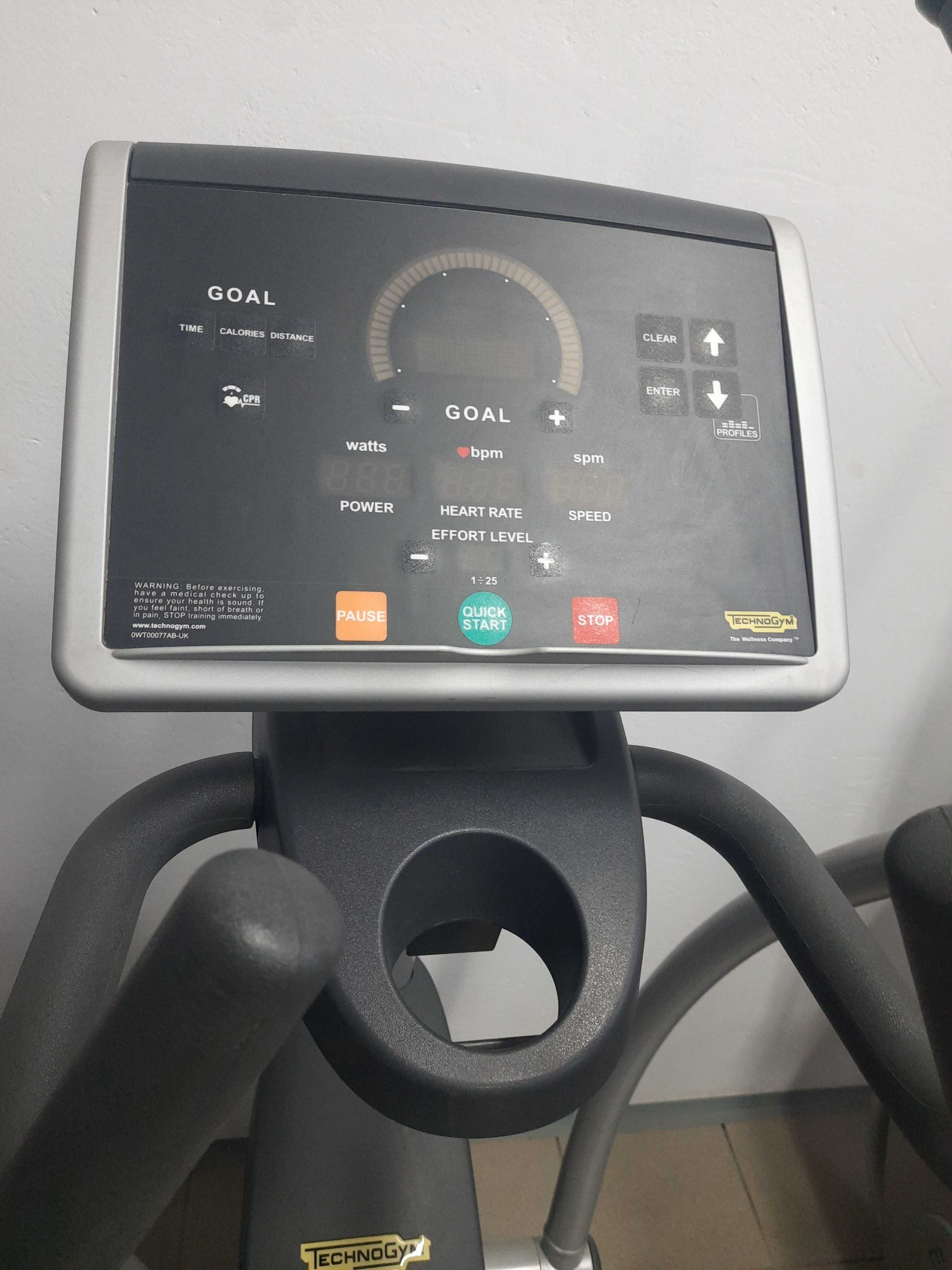 Używany profesjonalny orbitrek Technogym Excite w super cenie!