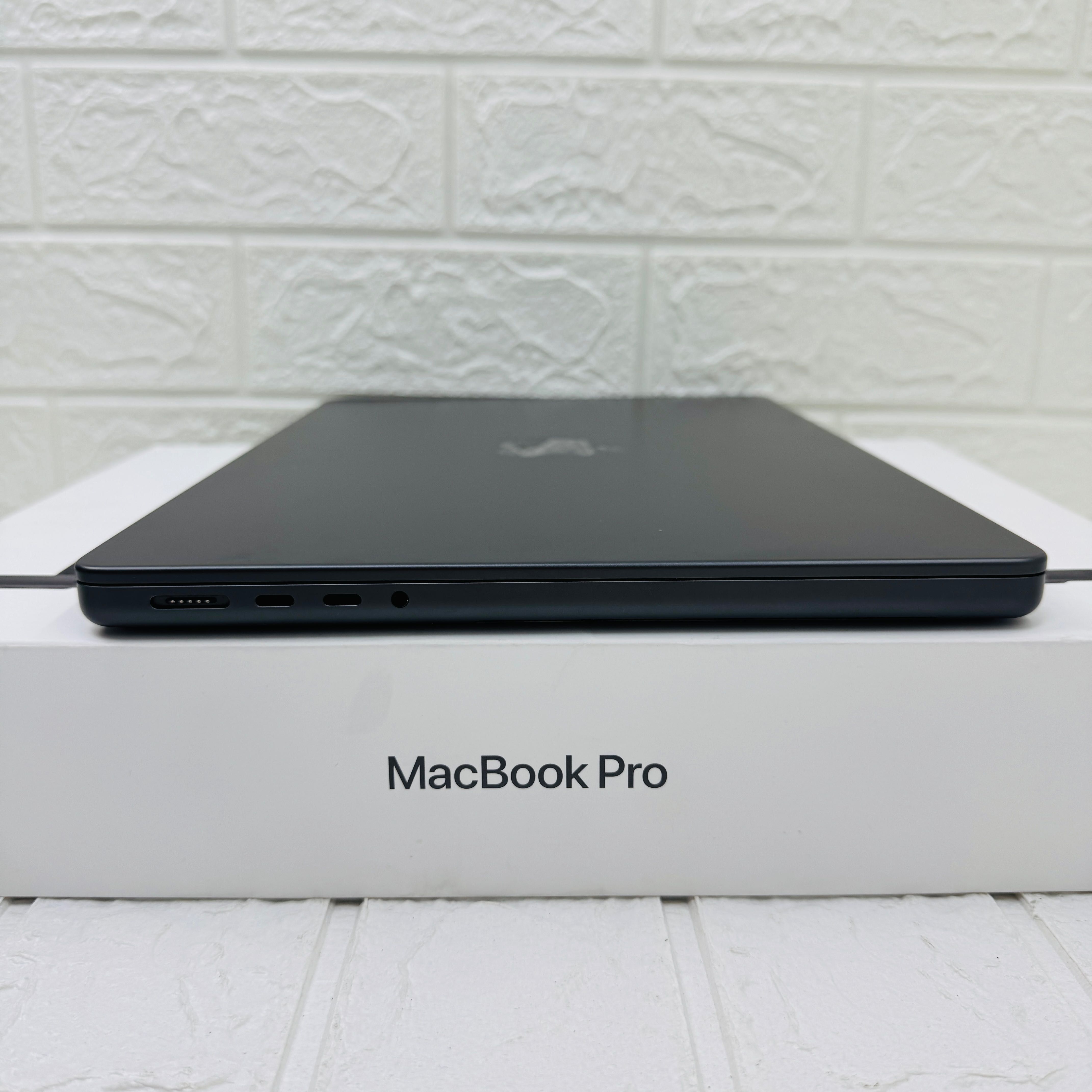 №2373	MacBook Pro 14 	Space Black	M4	16/512