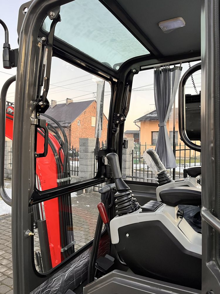 WYPRZEDAŻ Minikoparka SANMAR 1,5T silnik kubota,zwolnice lkc