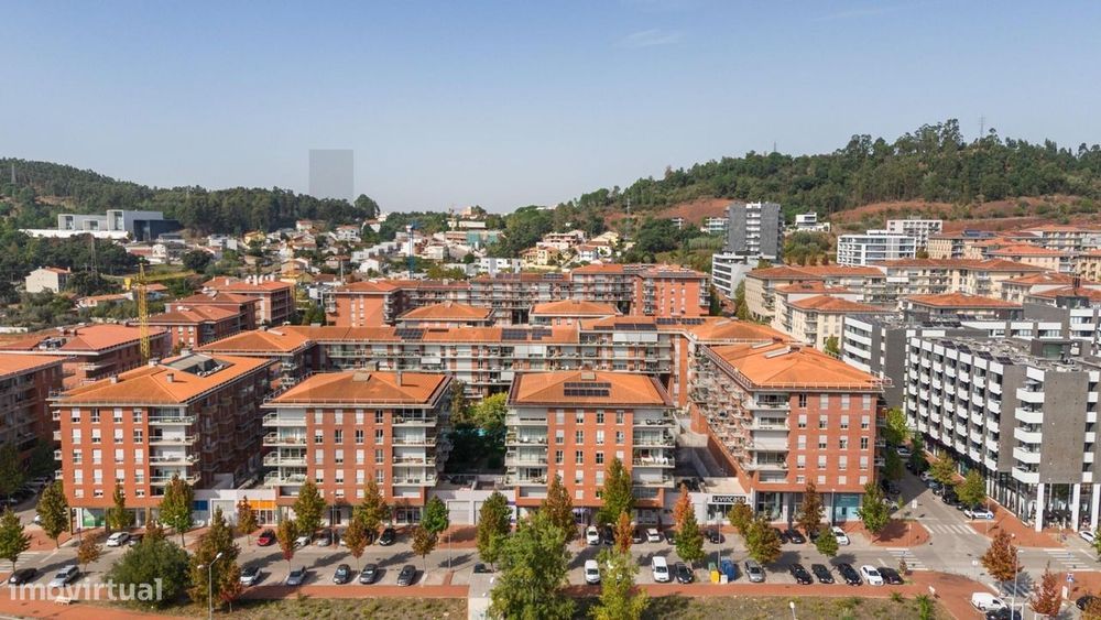 T4 de Luxo com Terraço de 50m2 na Quinta da Portela | Piscina e Confor