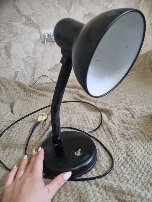 Лампа настільна,працює