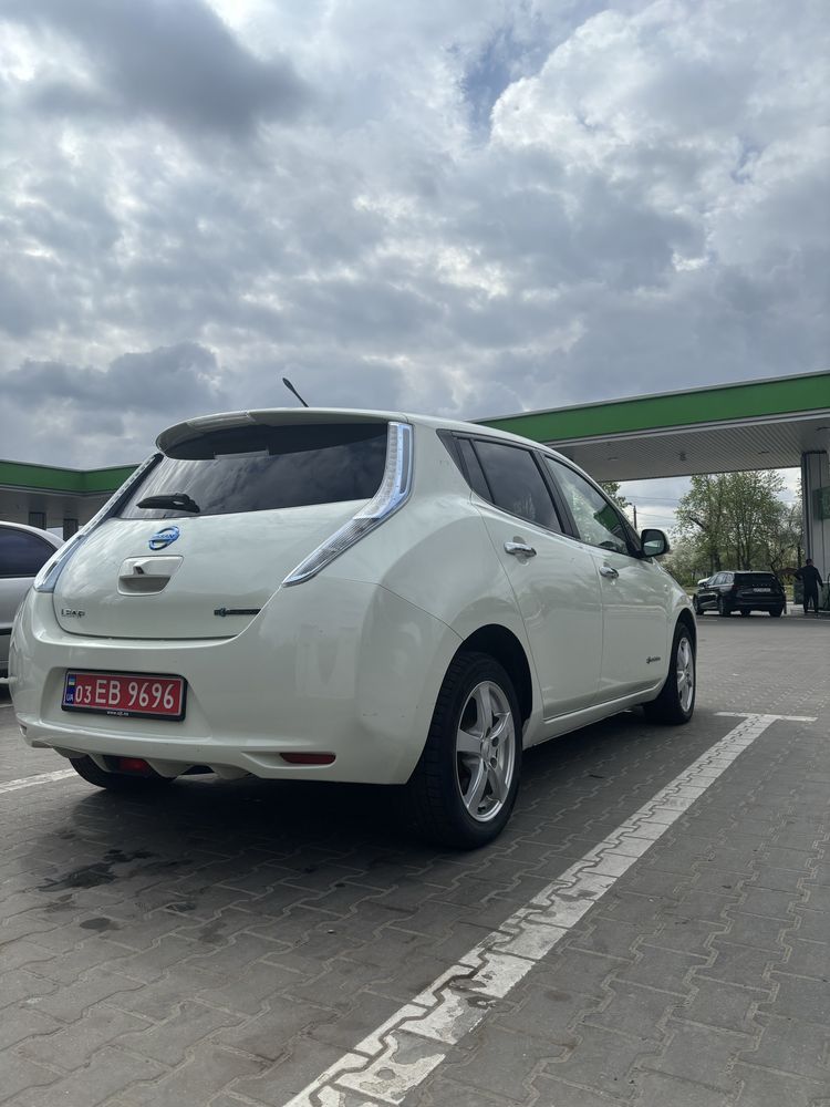 Nissan leaf 22012