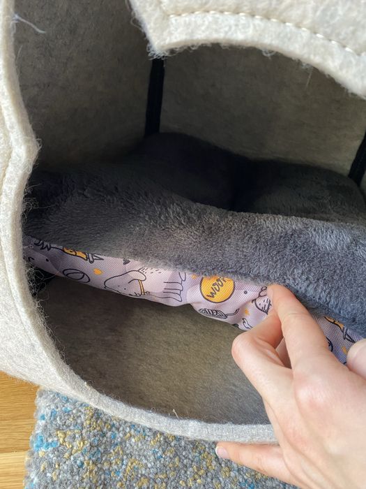 Domek dla kota, miękki, filcowy z dwustronną poduszką, nieużywany