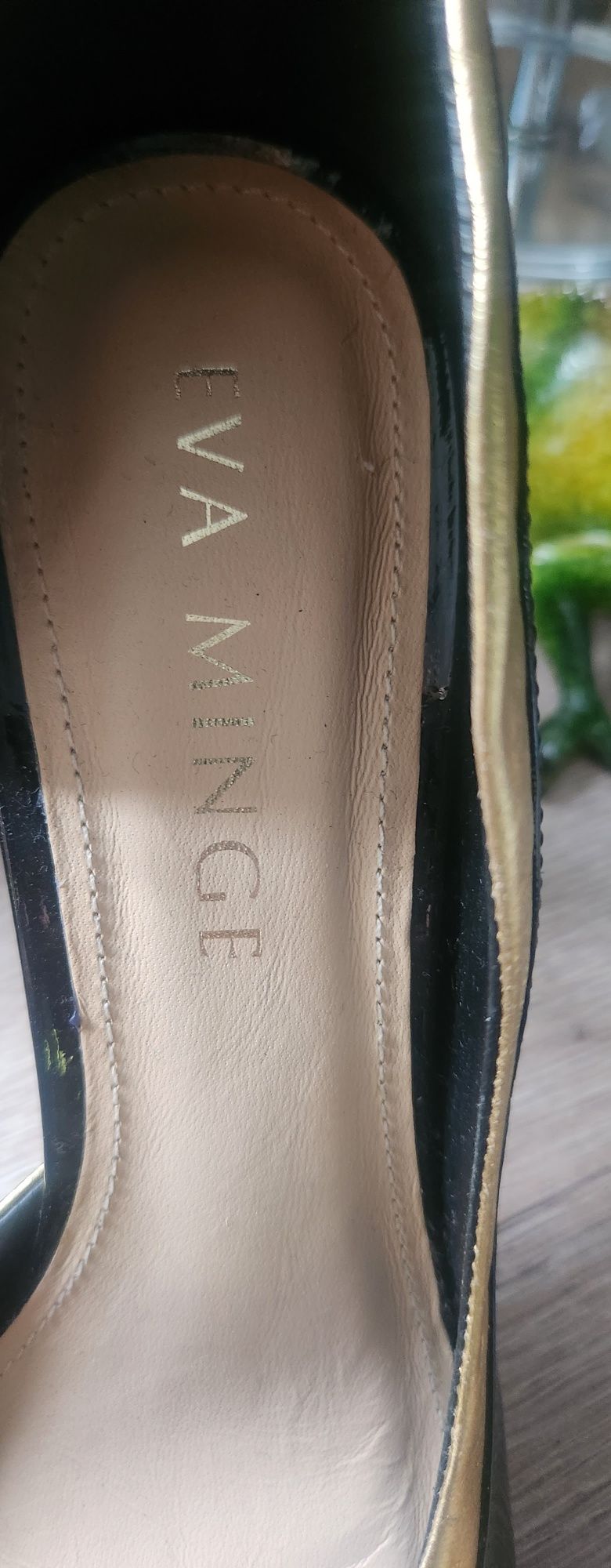 Buty na słupku lakuerkowe Ewa Minge