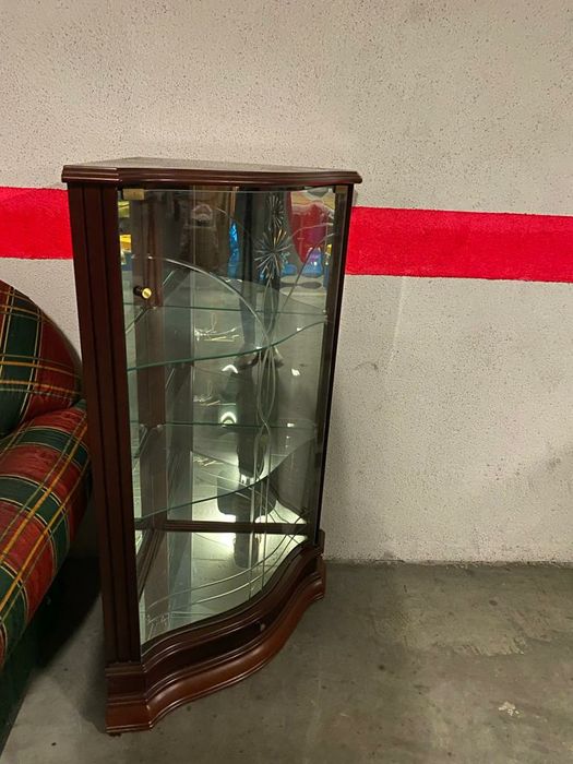 Móvel de canto (madeira e vidro)