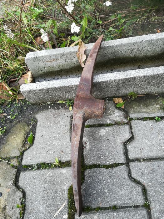 Kilof metalowy sygnowany