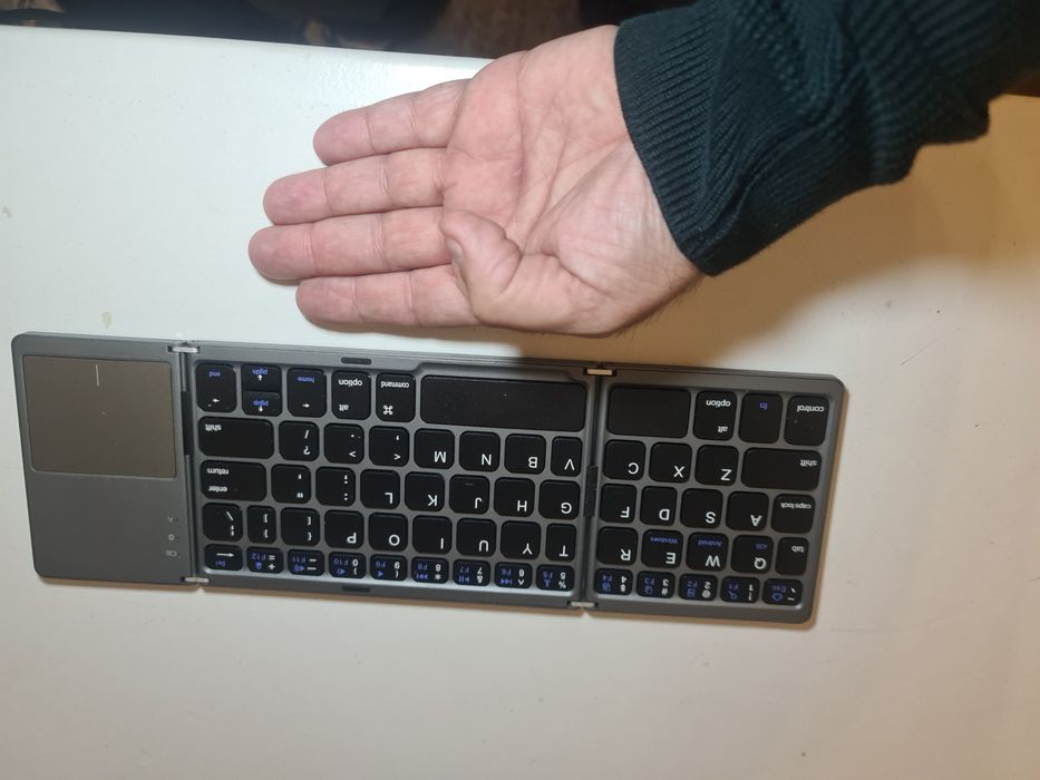 Teclado Bluetooth Dobrável c/ Touchpad – Portátil, Como Novo
