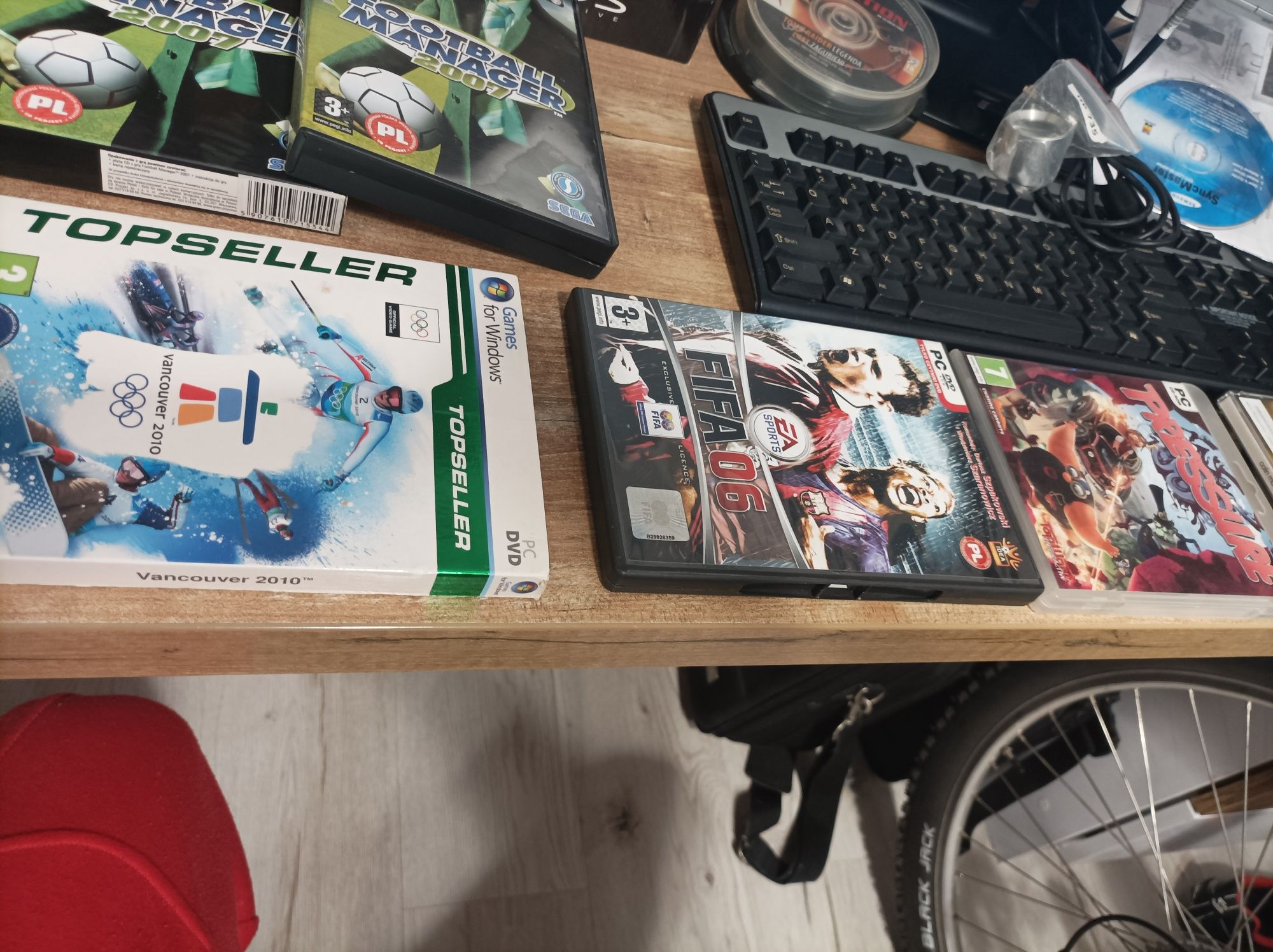 Stary komputer PC HP wraz z akcesoriami, grami itp. Duży zestaw. + PC