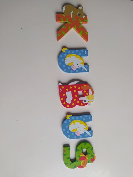 Literki do pokoju dziecięcego