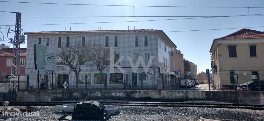 Escritório com excelente localização junto à estação de comboios e pra