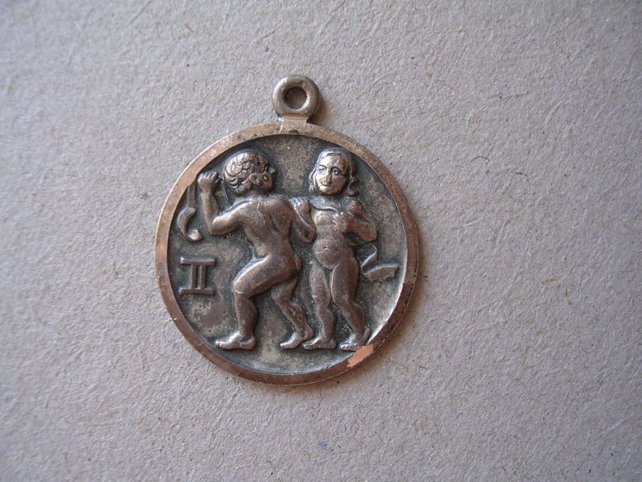 Stara srebrna zawieszka znak zodiaku srebro