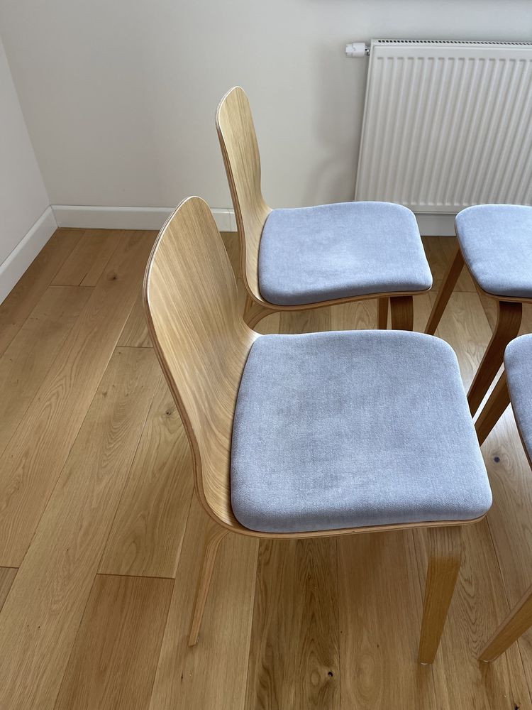 4 krzesła Fameg Hips dąb naturalny