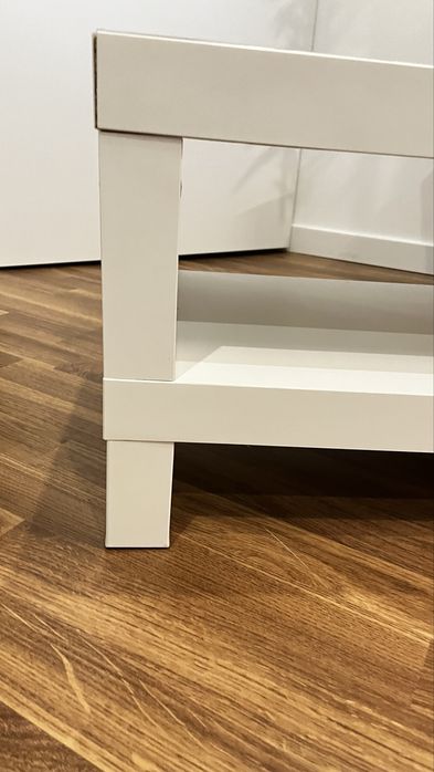 Móvel de TV com pequeno defeito