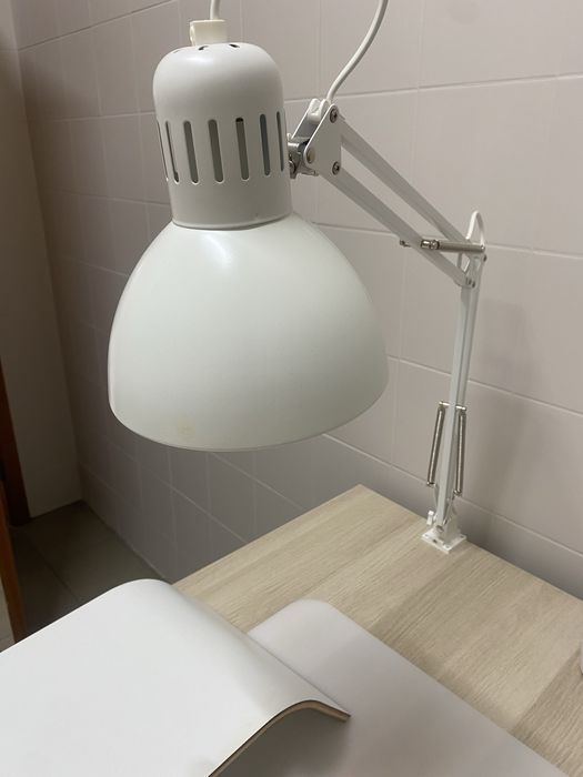 Candeeiro de mesa branco