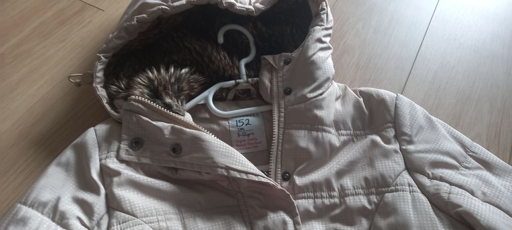 Kurtka dziewczęca reserved r. 152