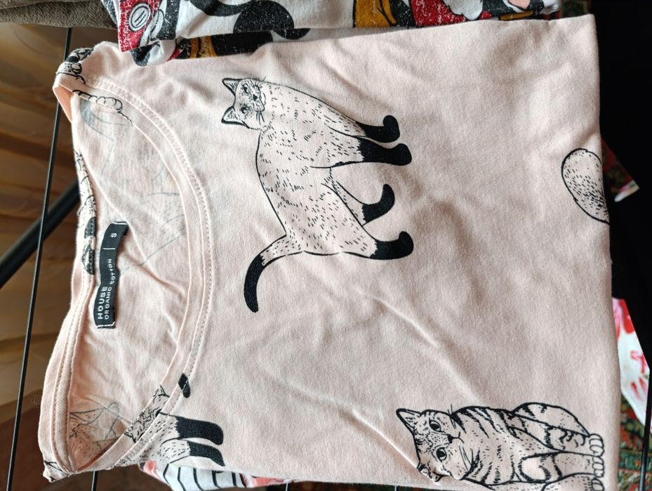 Жіночі яскраві футболки