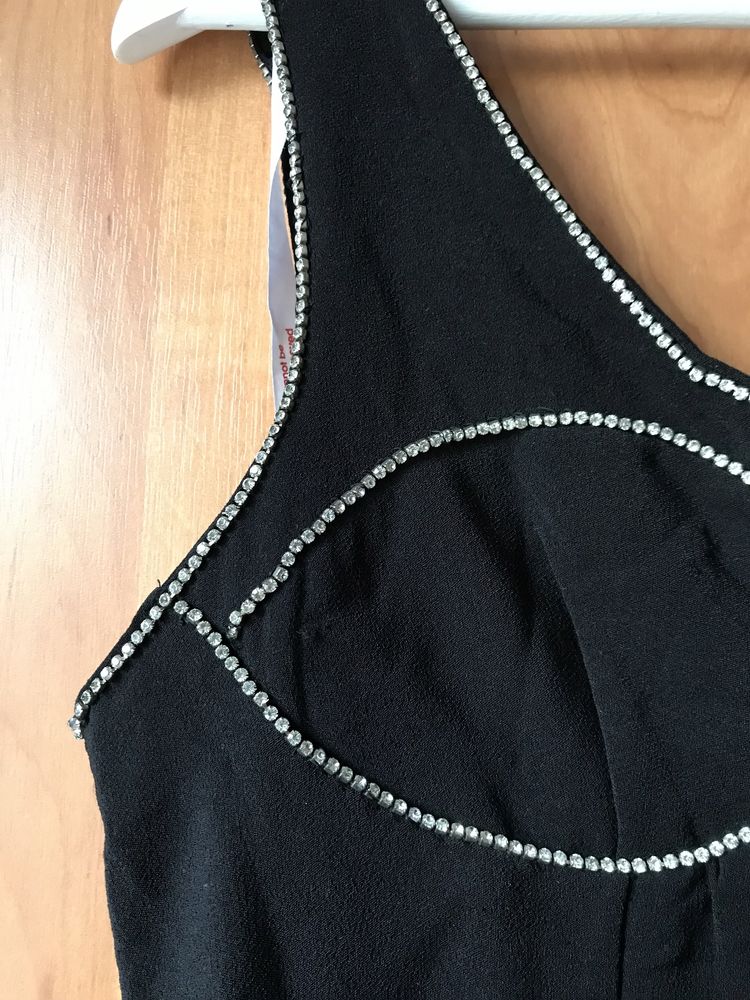 Czarna sukienka ze zdobieniami diamencikami Missguided M 38