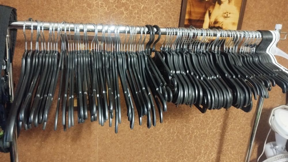 Вішаки тремпель для одягу